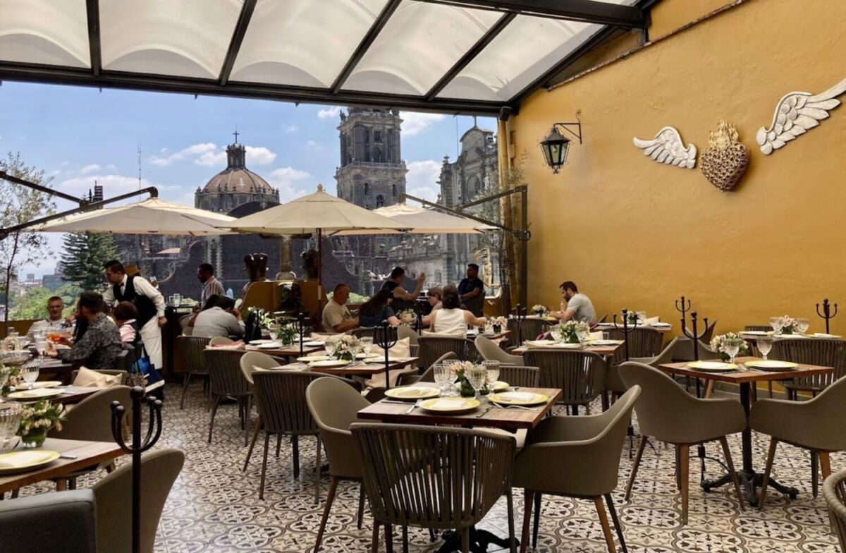 La Casa de las Sirenas se ubica en una terraza del Centro Histórico de la CDMX que se construyó en 1754