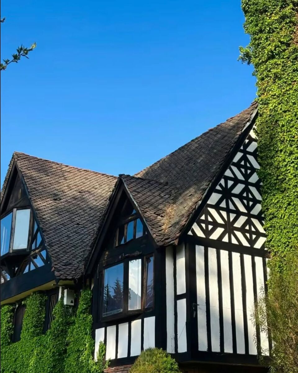 Esta casa al sur de la CDMX tiene una arquitectura estilo Tudor 