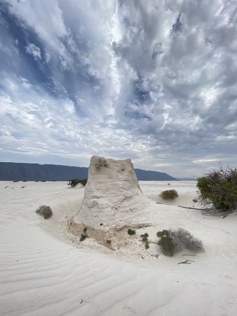 Las Dunas de Yeso están formadas por cristales de sulfato de calcio, mejor conocido como yeso puro 