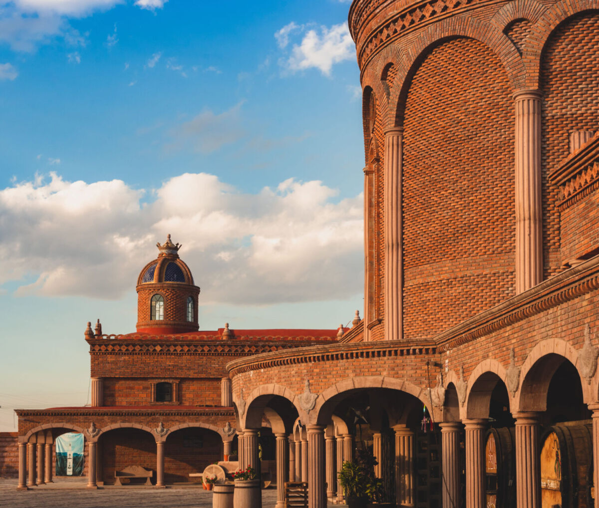Parece un castillo inglés, pero es una de las fábricas de tequila más bonitas de México y no está en Jalisco