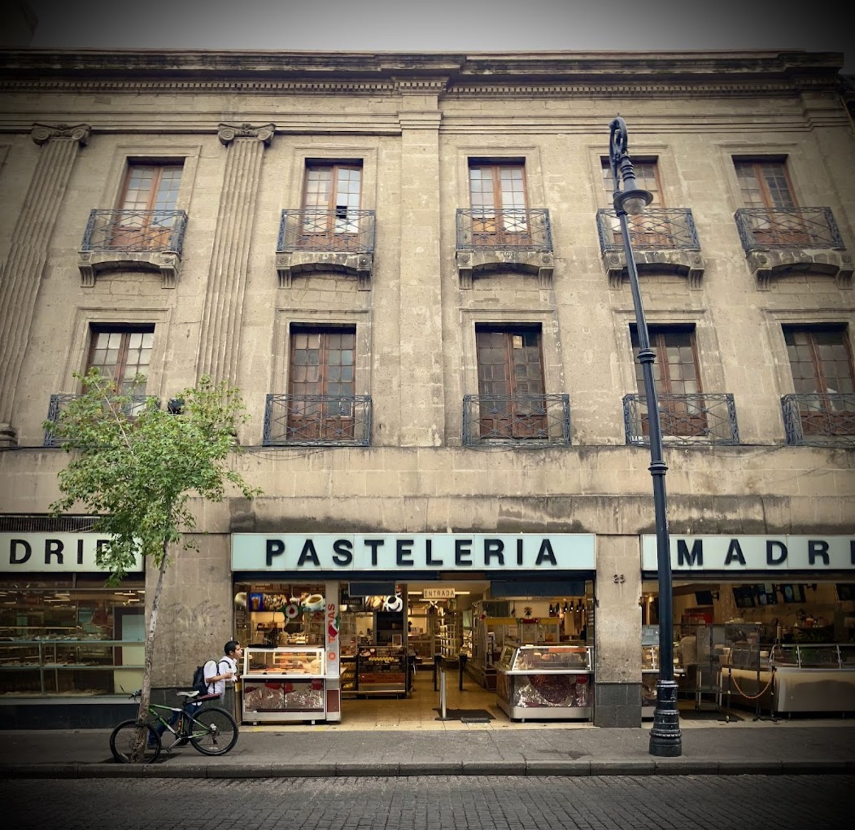 Pastelería Madrid surge en el año de 1939 y fue fundada por inmigrantes españoles