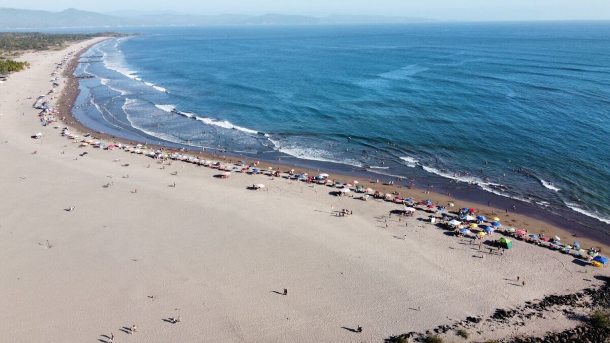 La playa El Borrego mide 3 kilómetros 