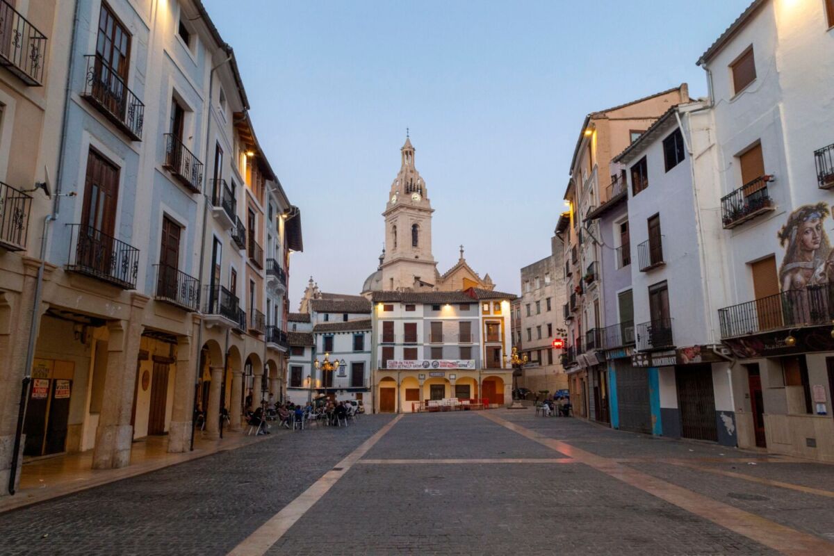 5 pueblos en las montañas de Valencia con calles medievales, tradiciones vivas y paisajes increíbles para visitar cuando vayas a España