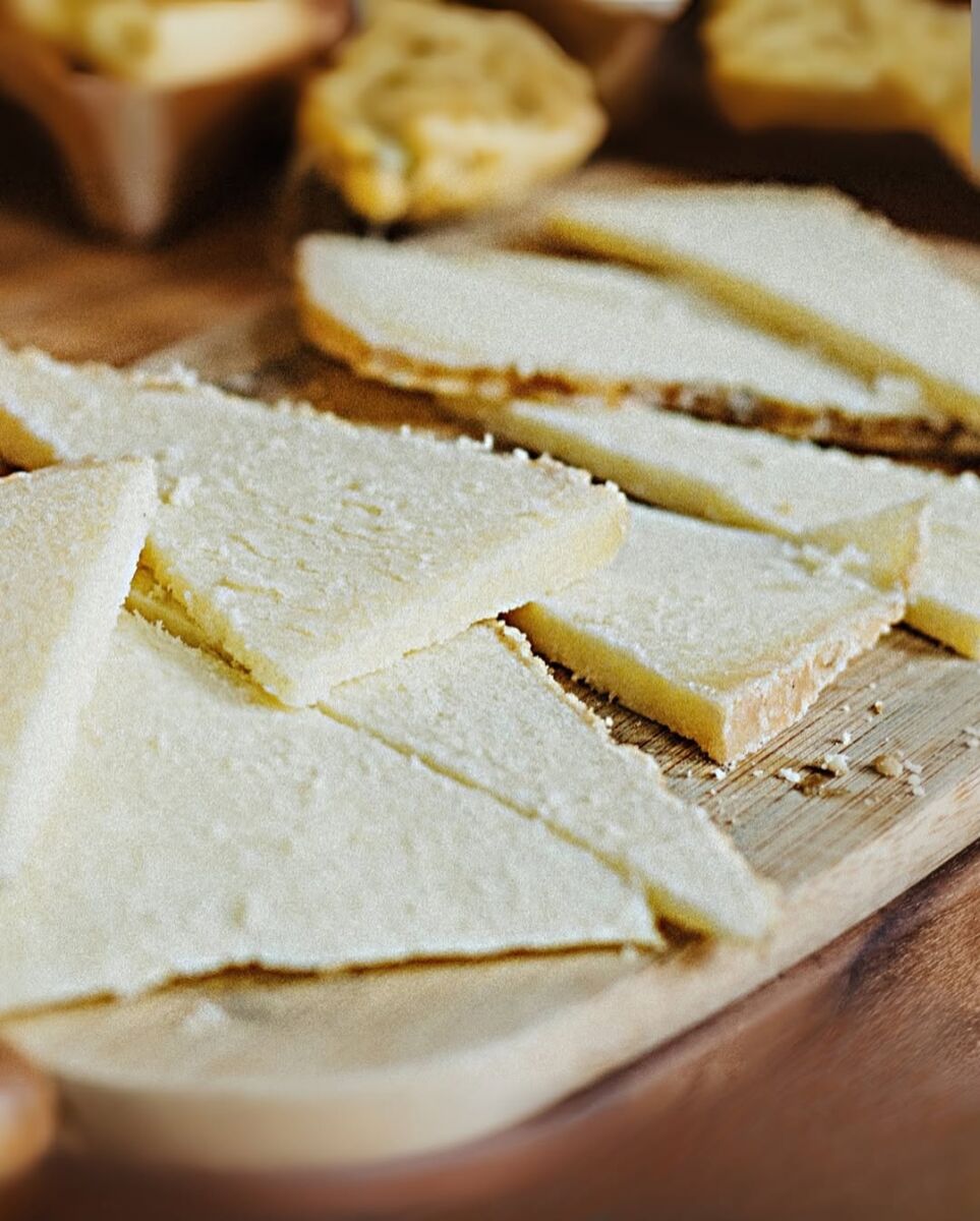 Quesería El Legado es de las pocas empresas donde el queso cotija se elabora de manera artesanal