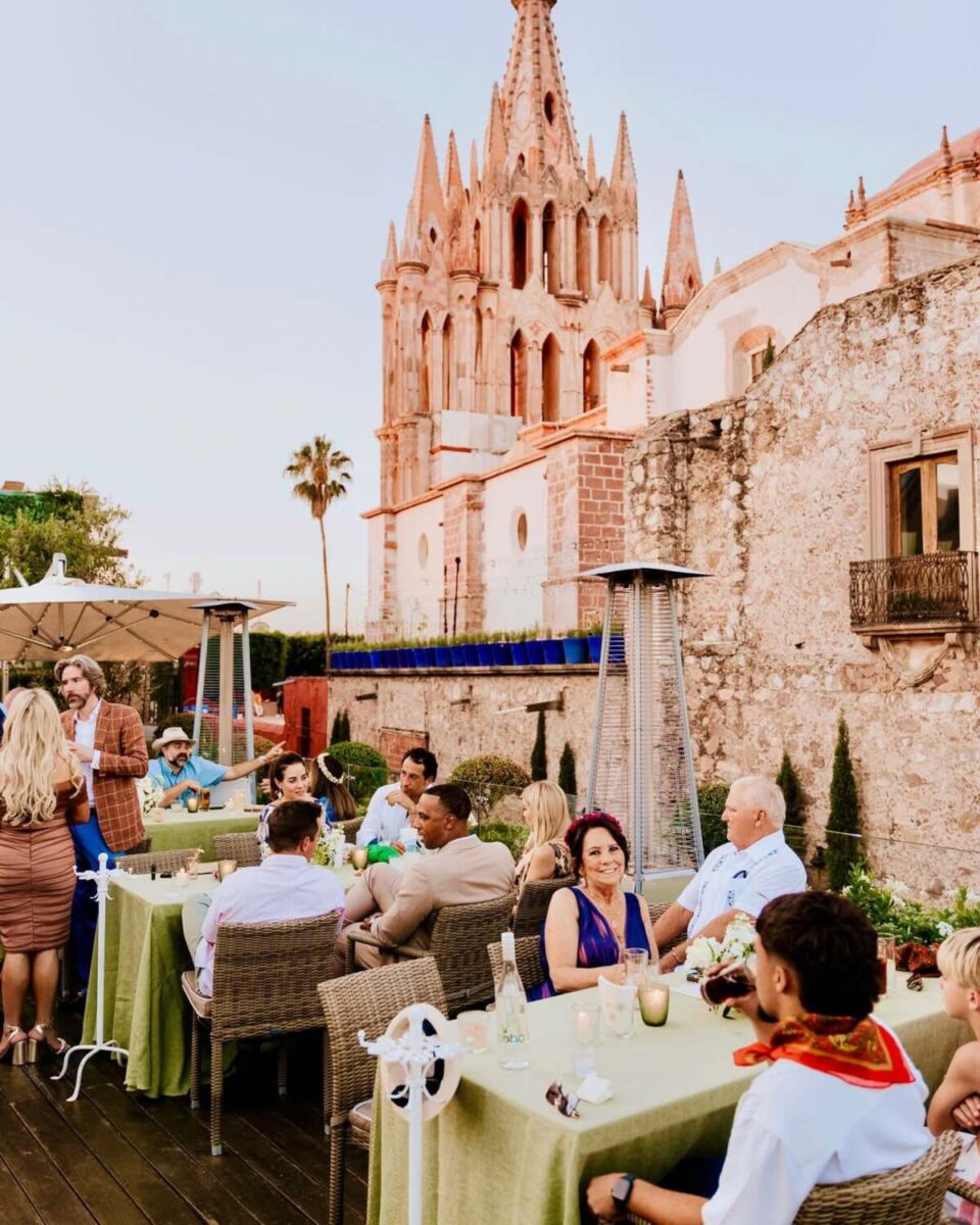 Dicen (en palabras de comensales) que es una de las mejores terrazas en San Miguel de Allende y que ni los ‘drinks’ ni los platos decepcionan 