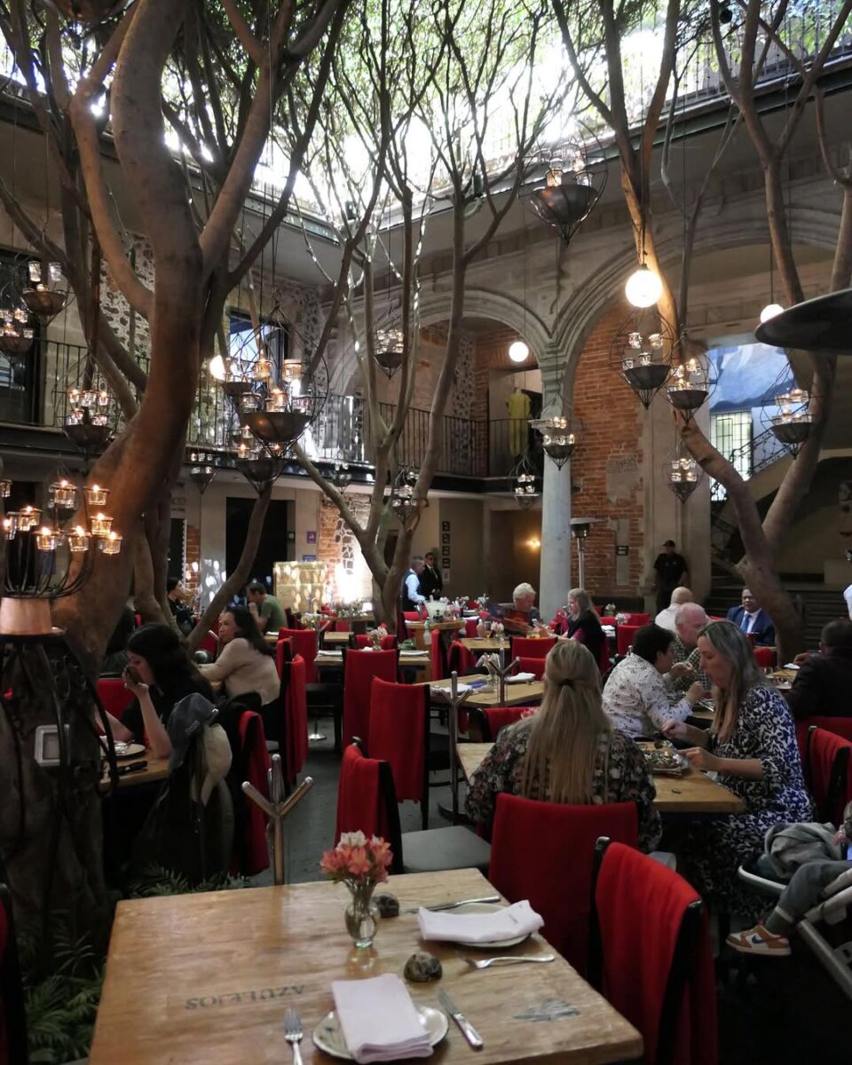 Este restaurante se ubica en el Hotel Downtown México que en el pasado fue el Palacio de los Condes de Miravalle