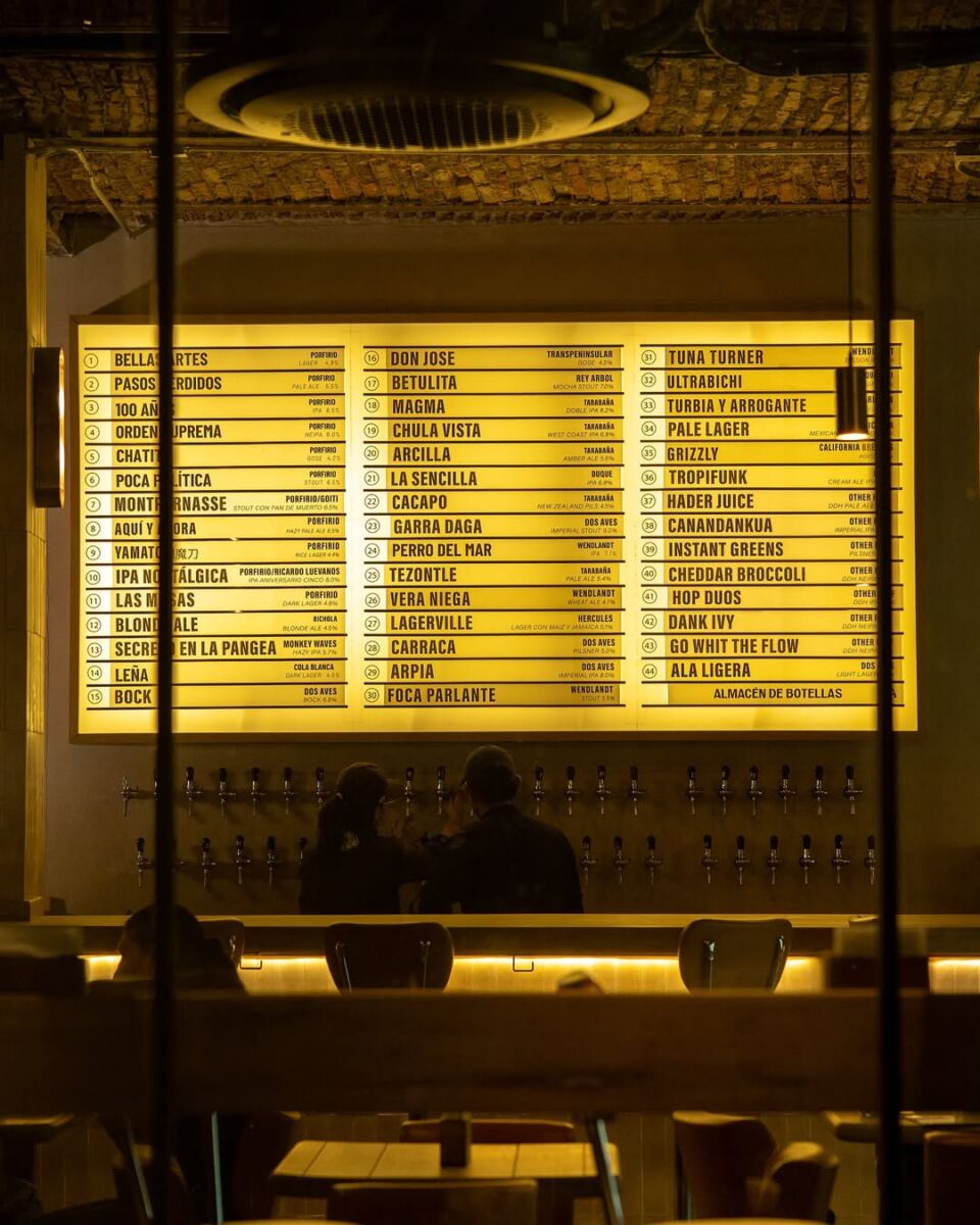 Almacén de Botellas es un bar de cerveza artesanal en Guadalajara 