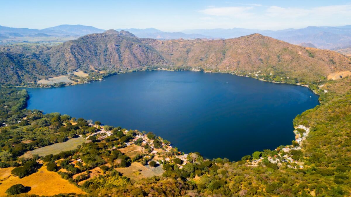 El color turquesa de esta laguna se debe a los altos niveles de nitrógeno y a las altas concentraciones de fósforo