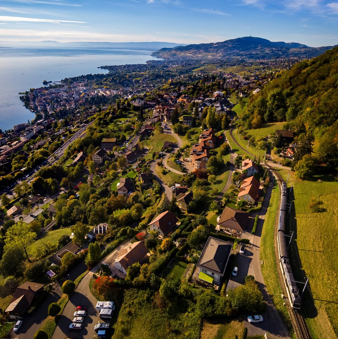 La ruta del tren Belle Époque  inicia en Montreux y concluye en Zweisimmen 