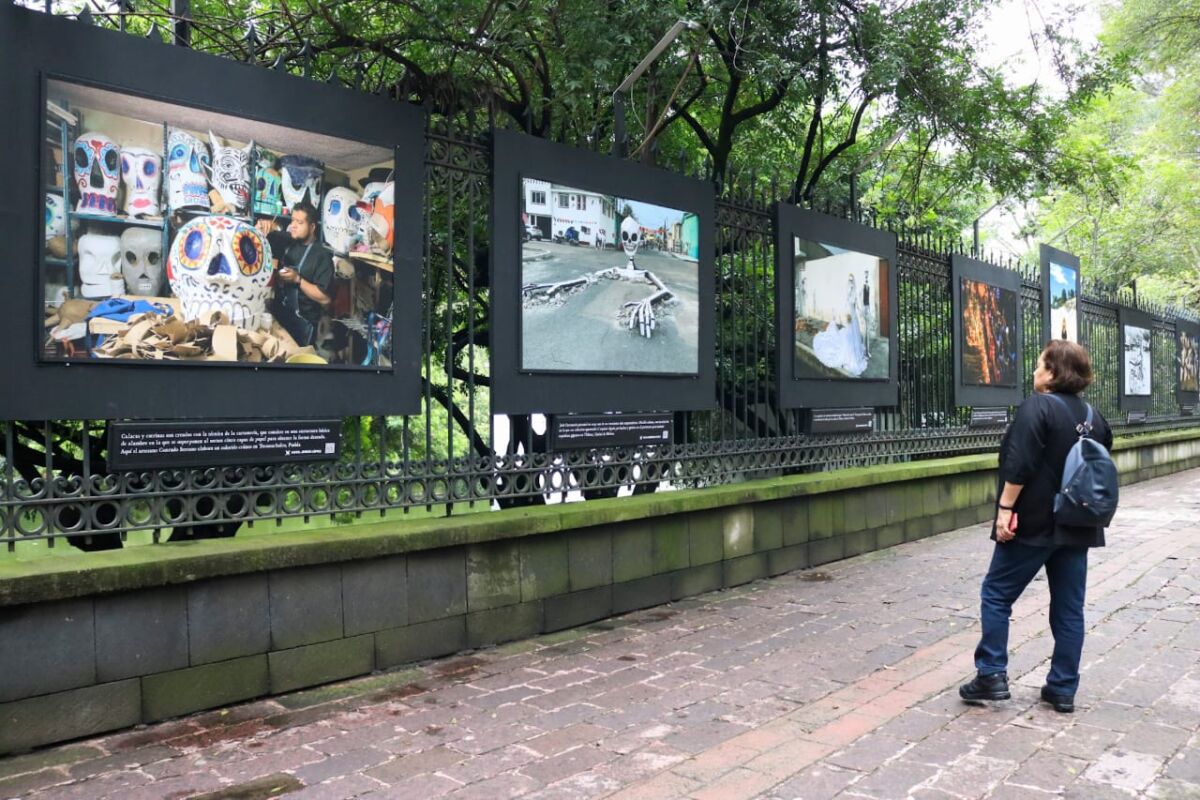 Exposición en las rejas de Chapultepec ‘Día de Muertos: una celebración de la vida y la muerte’