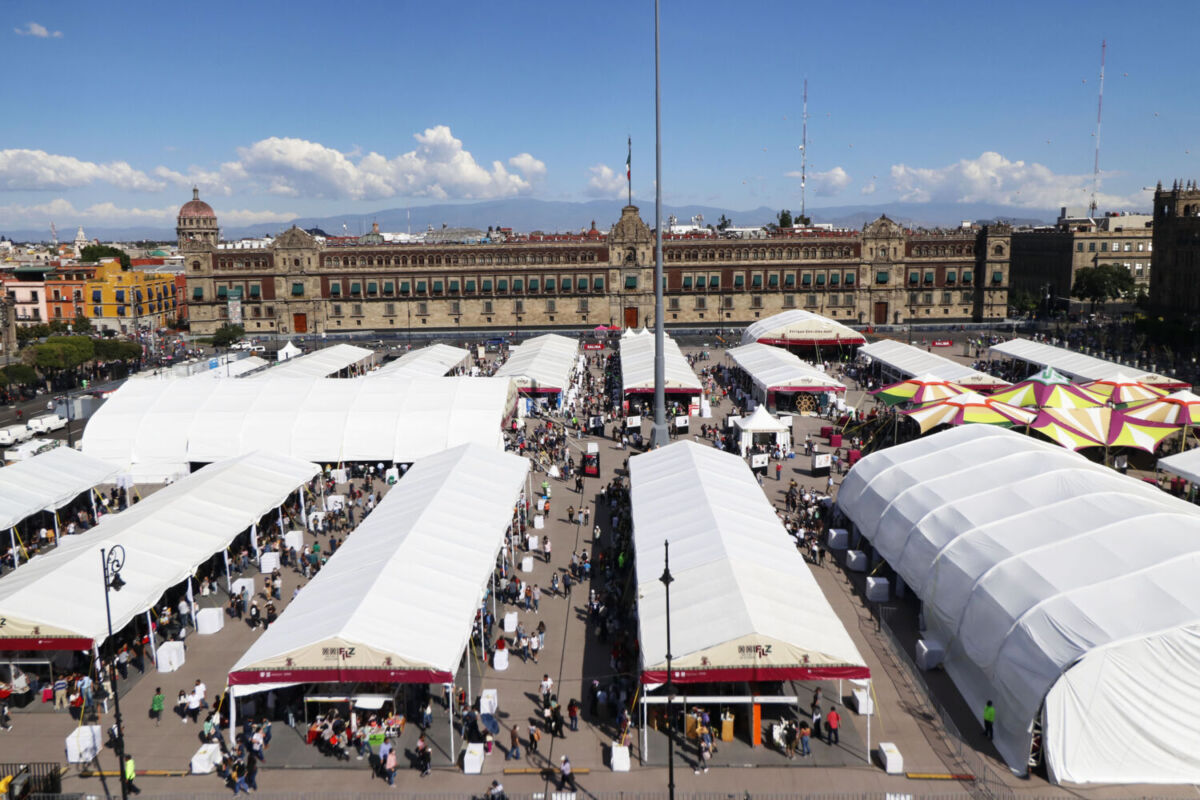 Feria Internacional del Libro en el Zócalo