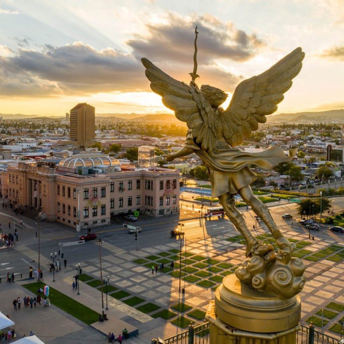 No solo existe el Ángel de la Independencia, también está el Ángel de la Libertad y está en uno de los centros históricos más bonitos de México