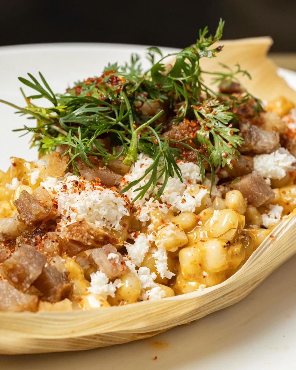 Chicharrón norteño con esquites