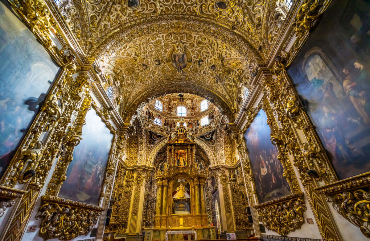 Capilla en México cubierta de oro 