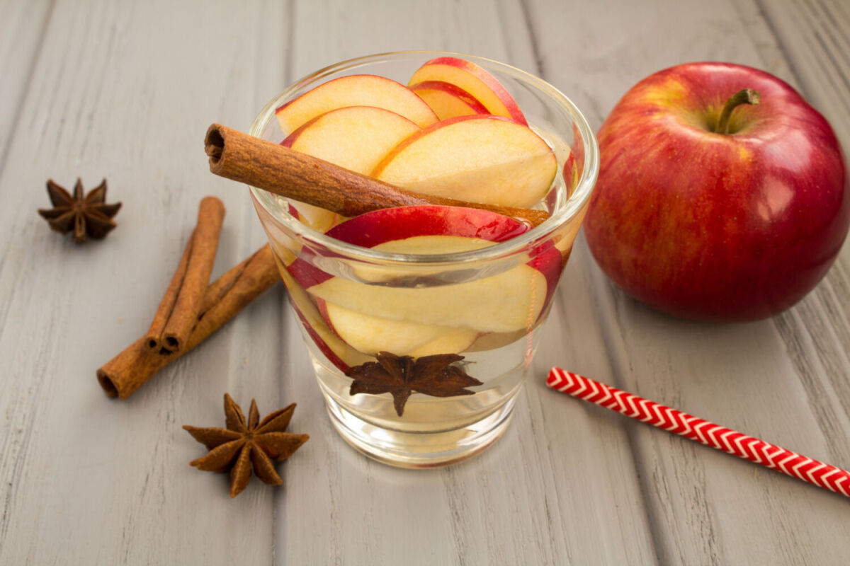 coctel con manzana y canela