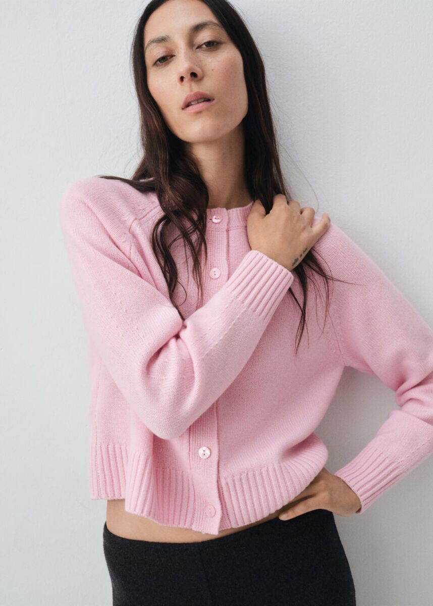 color rosa delicado en tendencia otoño 2025