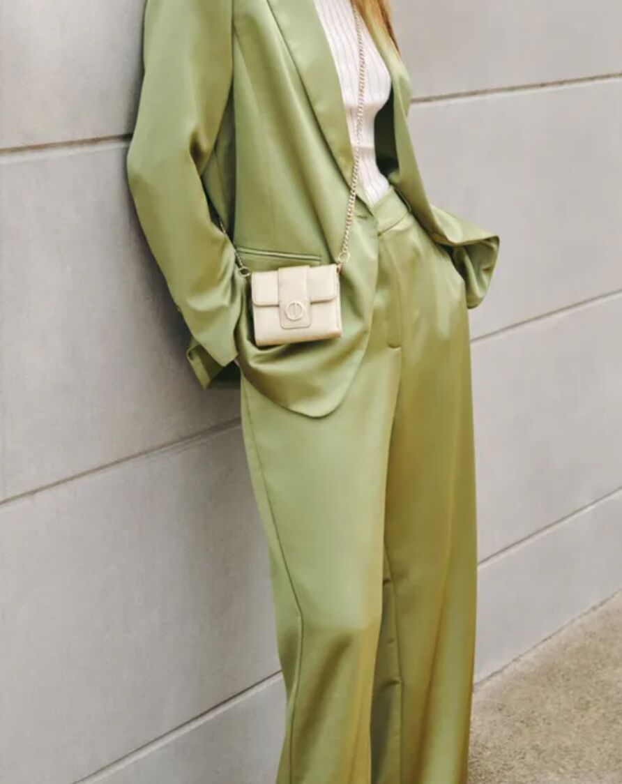 tonos verdes en tendencia otoño 2025