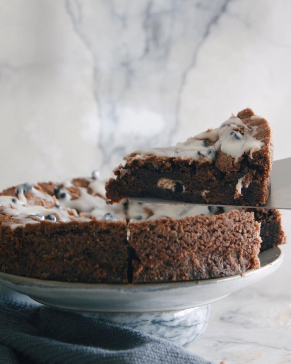 Cookies and cream cookie cake