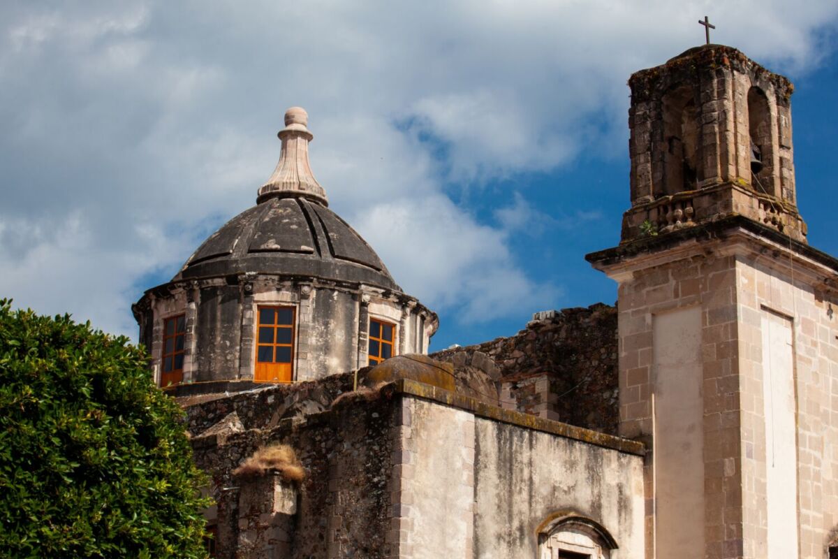 La fachada d este convento estaba hecha con adobe 