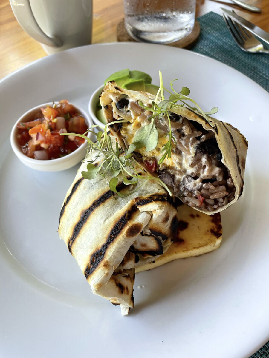 Comida costarricense en el Hotel El Mangroove 