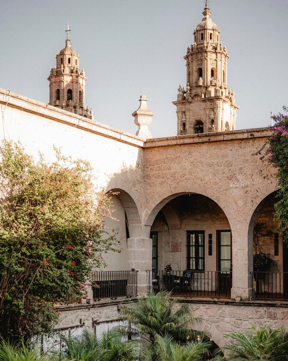 Vistas de las torres de la Catedral desde los pasillos del hotel de la soledad