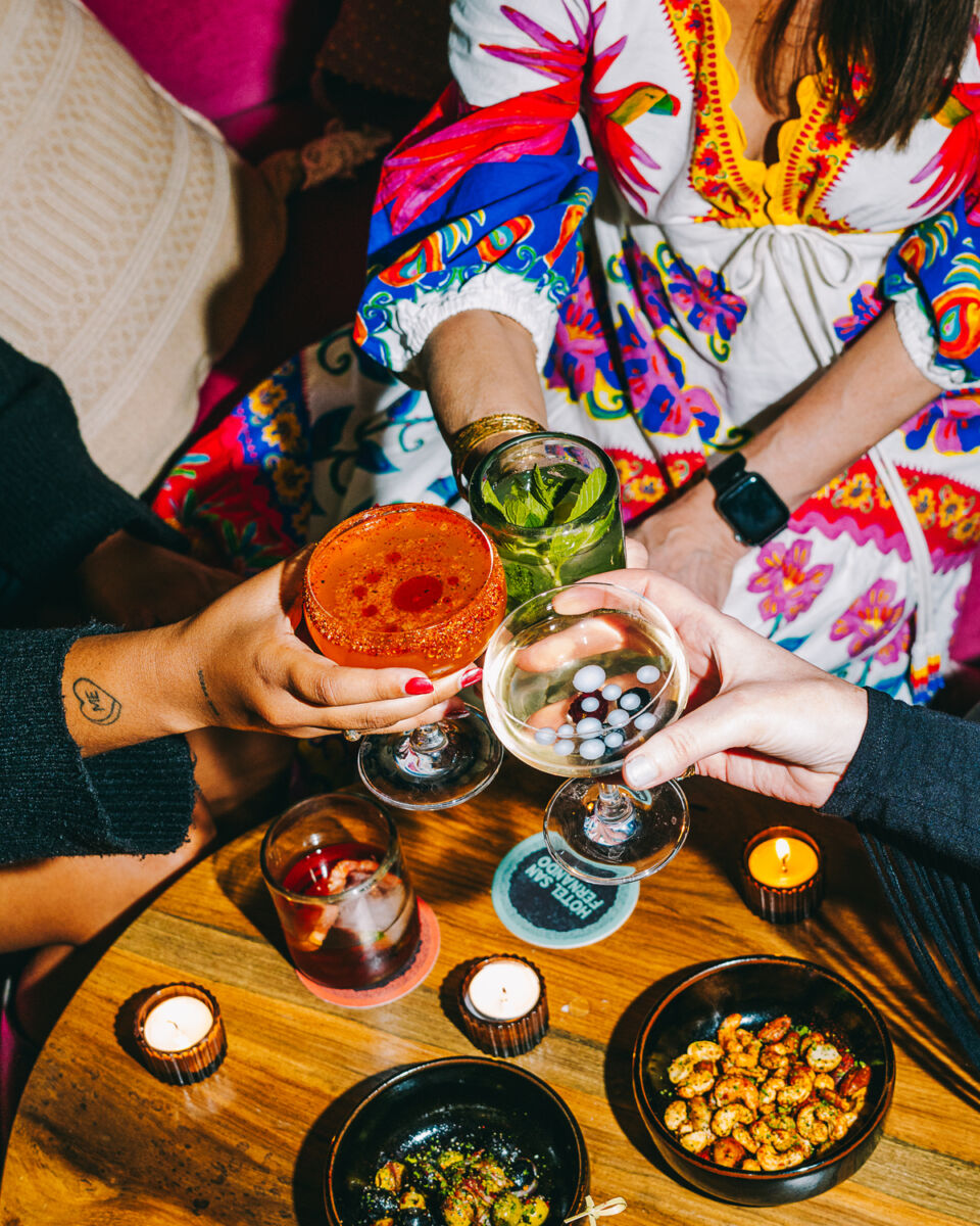 Este bar en la Condesa tendrá 4 cócteles con mezcal para celebrar Día Nacional del Mezcal (todos son super ricos, originales y creativos)