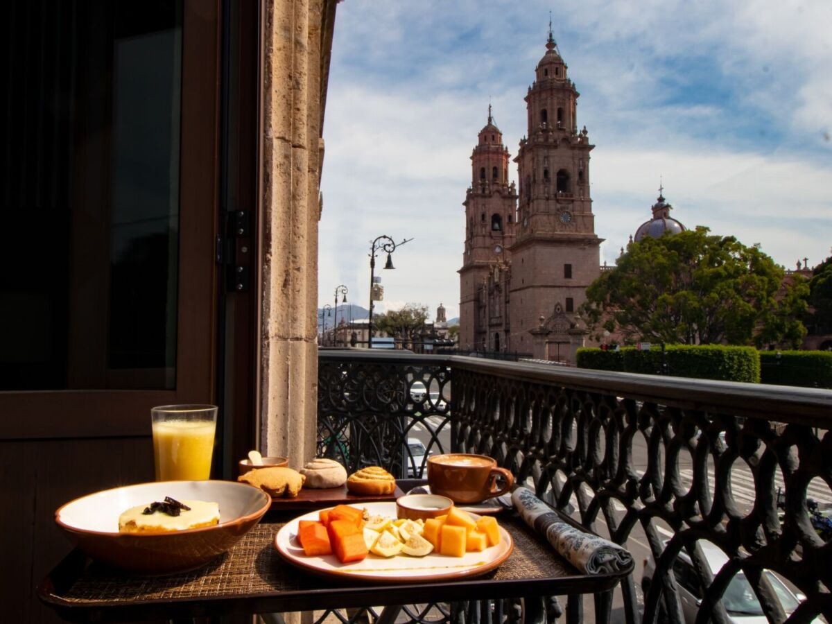 restaurante con vista a la catedral de morelia