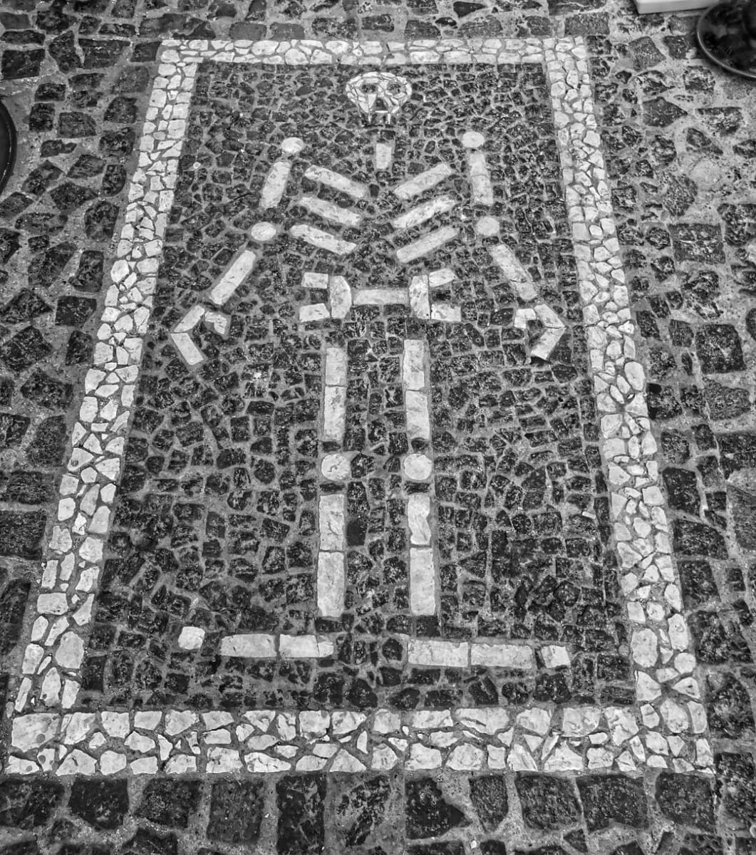 En La Calle de la Muerte durante la época virreinal se hacían procesiones nocturnas por las almas en pena