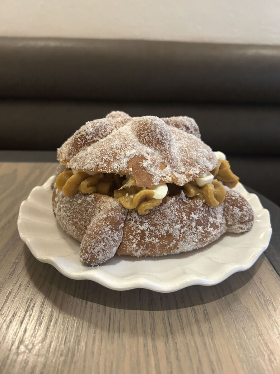 Pan de muerto relleno 