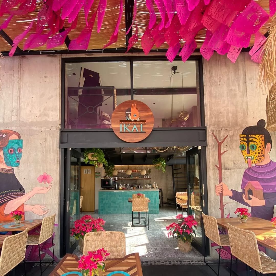  Mi Guerrero Ikal y es un spot repleto de murales y máscaras creadas por el artista mexicano Edgar Saner