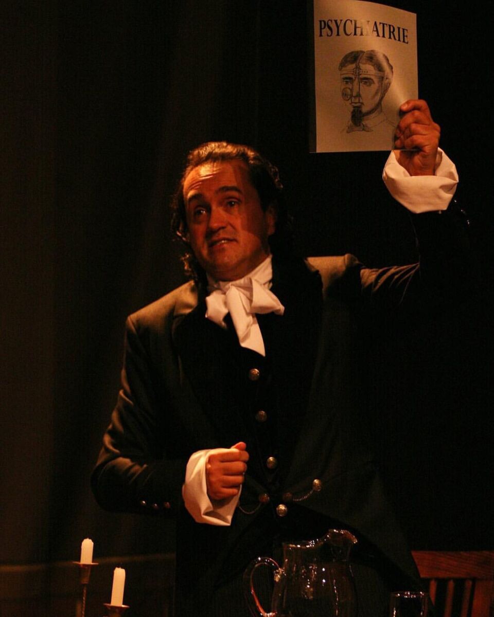 Esquizofrenia es una puesta en escena donde un doctor dice tener la cura para esa enfermedad 