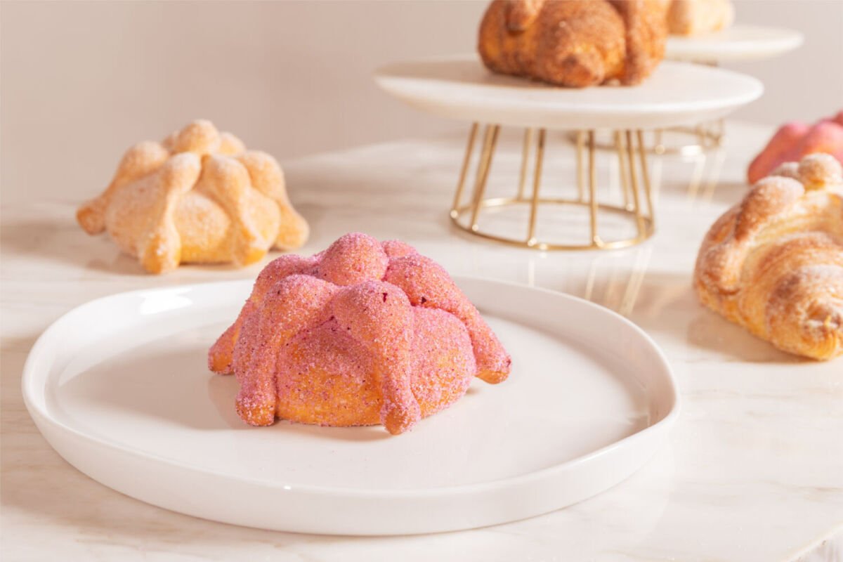 Los hoteles más cool de la CDMX también están horneando pan de muerto (hay uno de mole rosa)