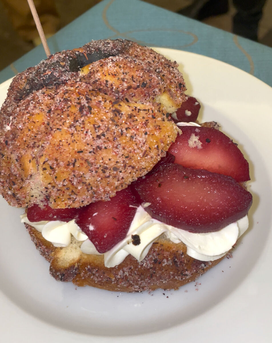 Pan de muerto en Buenos Díaz Cafetería