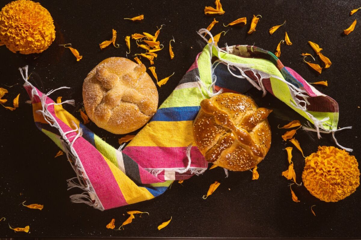 En este pueblo de Oaxaca se cuentan historias a través de la decoración del pan de muerto