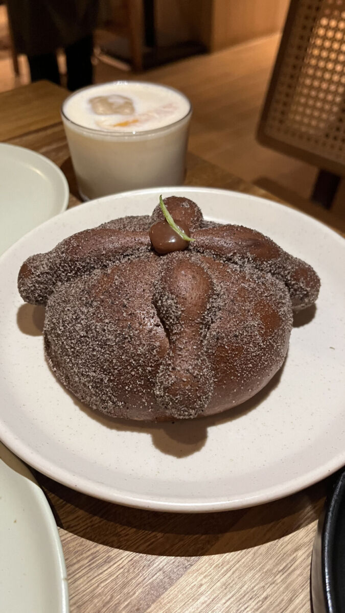 Pan de muerto relleno de crema de café de olla de Elena 147