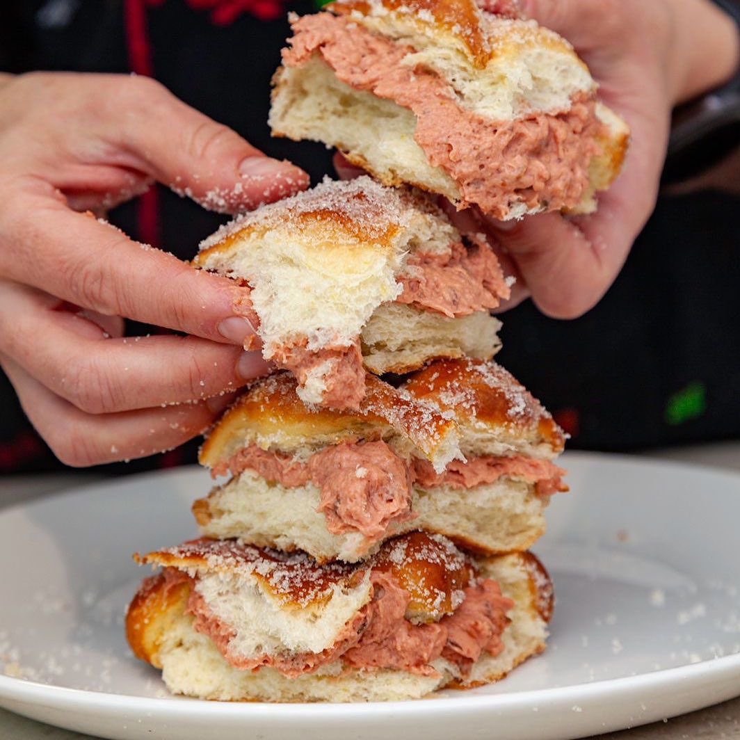 La Ruta de la Seda tiene pan de muerto tradicional y uno relleno de crema de higo 