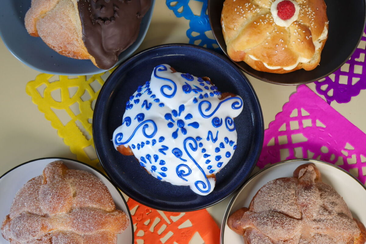 5 panes de muerto para comer mientras paseas por Coyoacán (uno parece hecho de talavera)