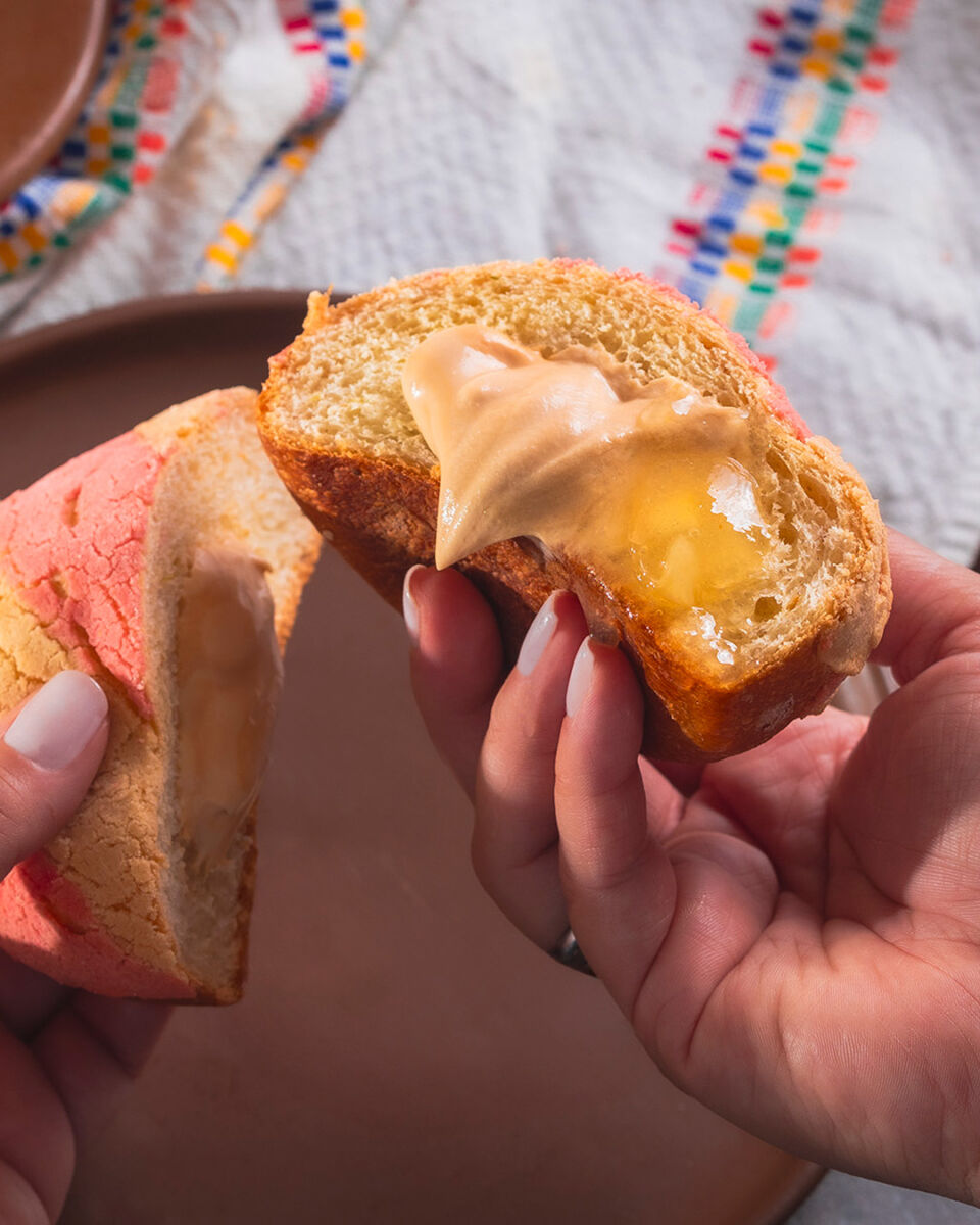 Concha de guayaba y caramelo