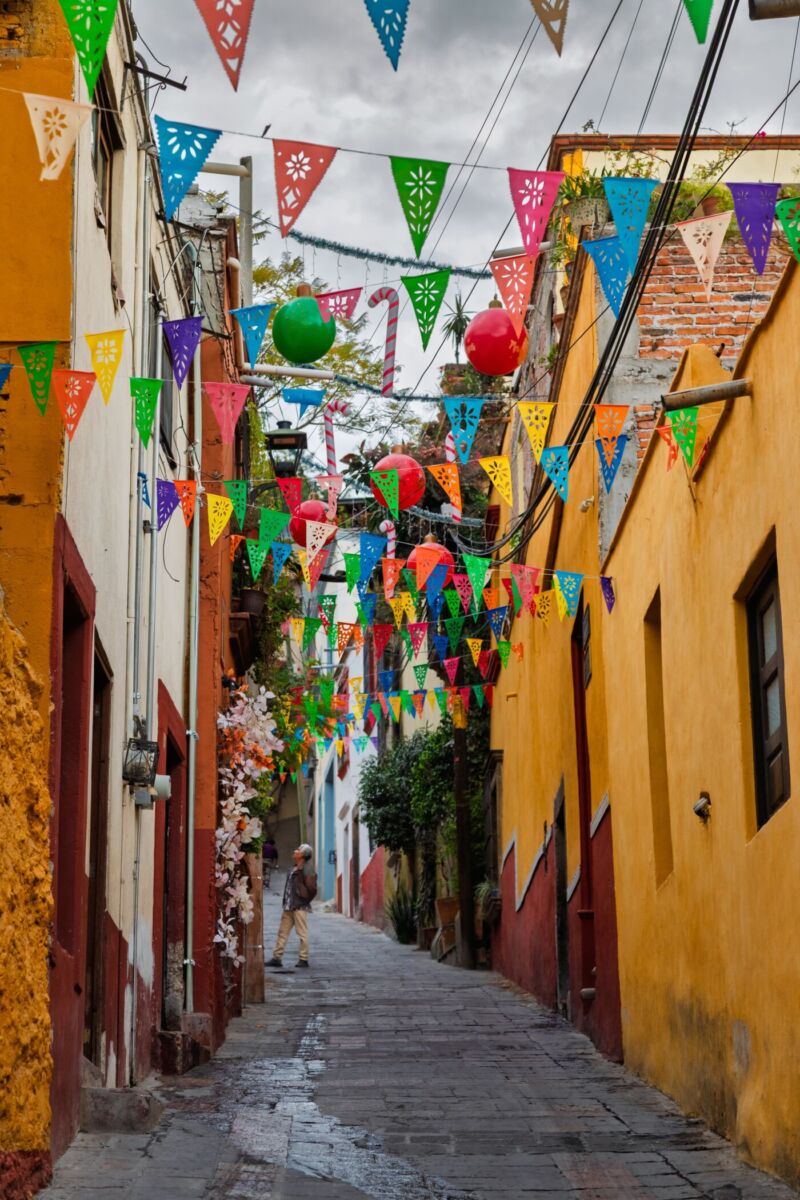 4 pueblos en México que tienen calles decoradas con papel picado 