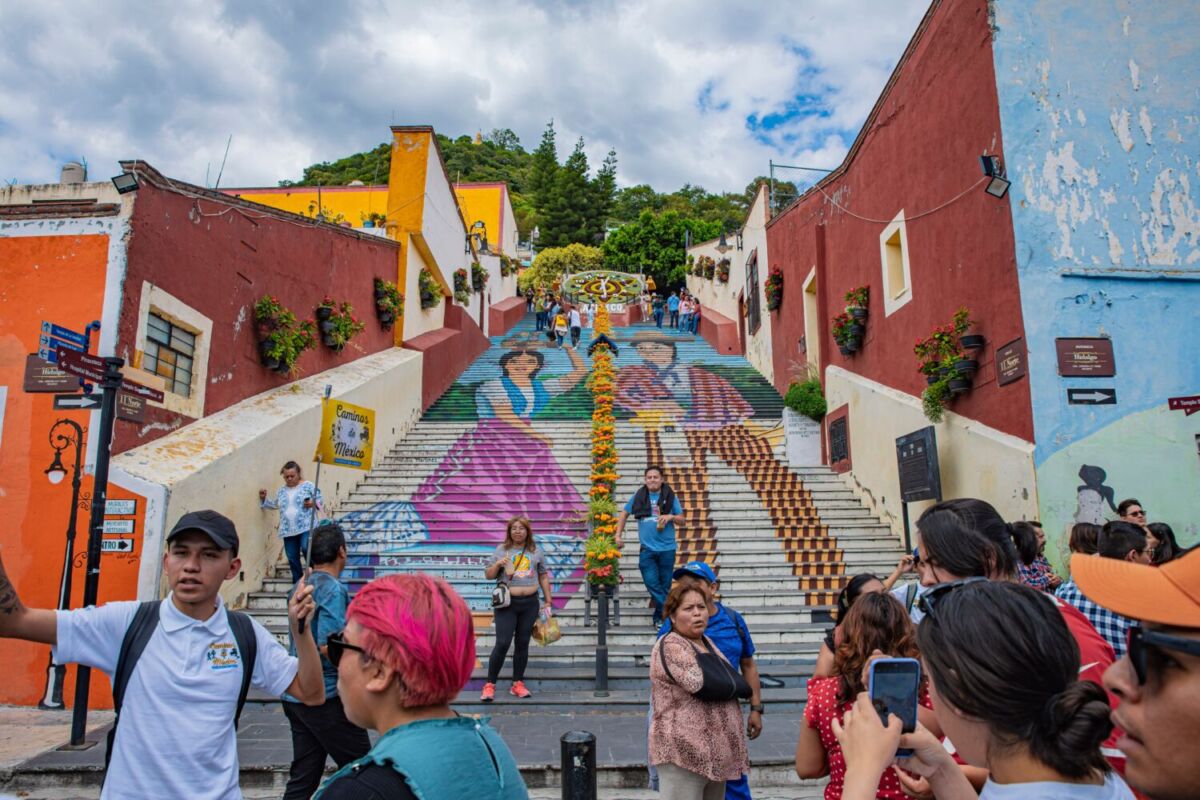 Pueblos mágicos con escaleras de colores 