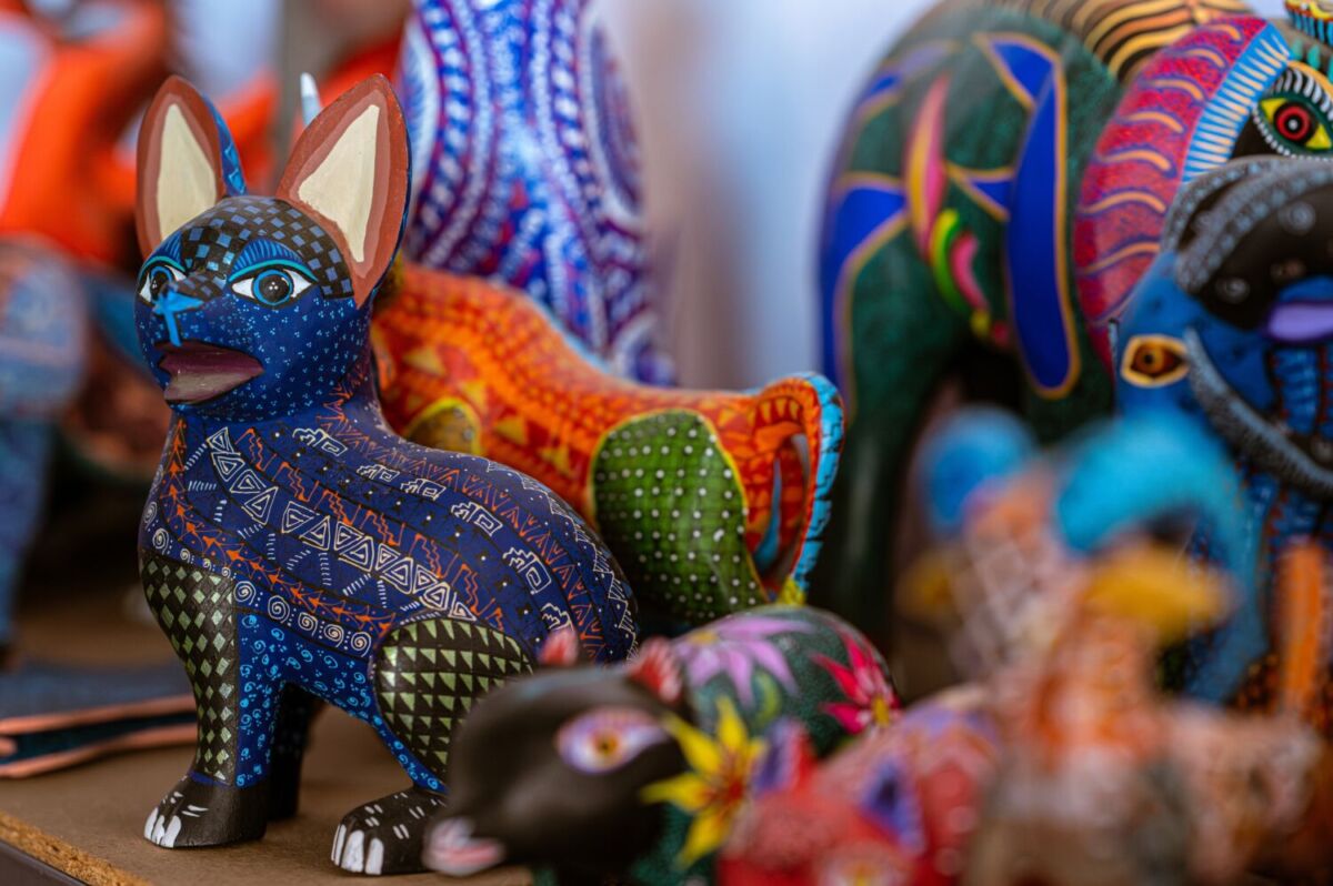 San Martín Tilcajete es un pueblo famoso por creares alebrijes de madera 