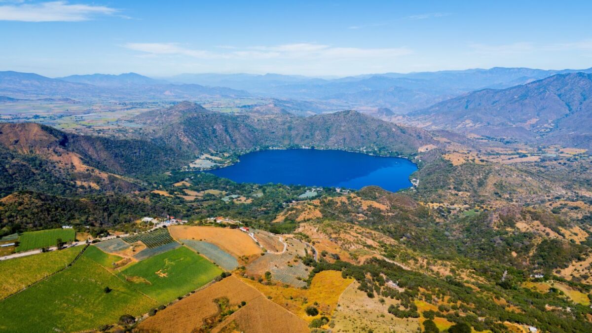 ¿Sabías que en México hay una ciudad entera construida dentro de un cráter volcánico?