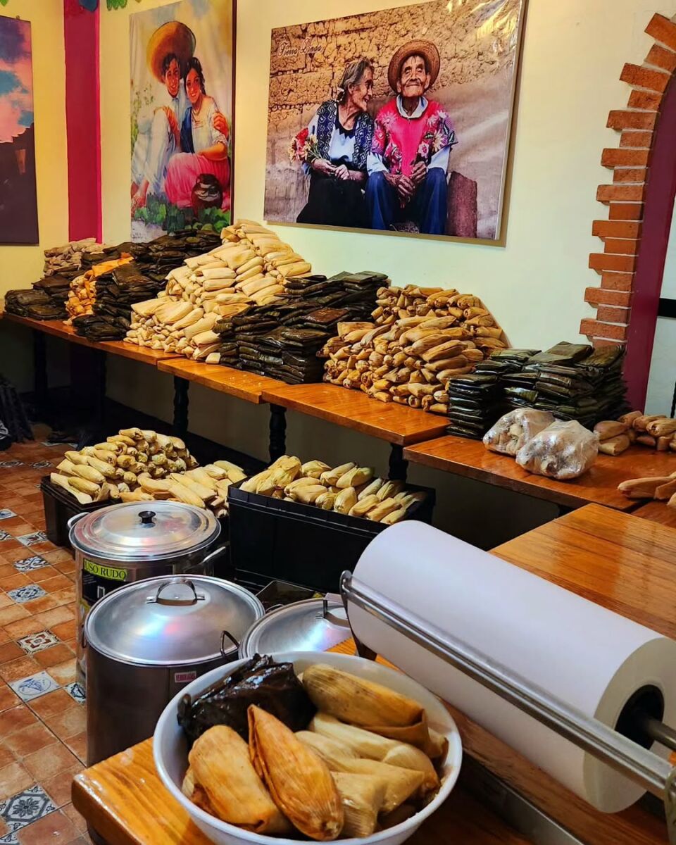 Tamales de hoja de maíz y de plátano