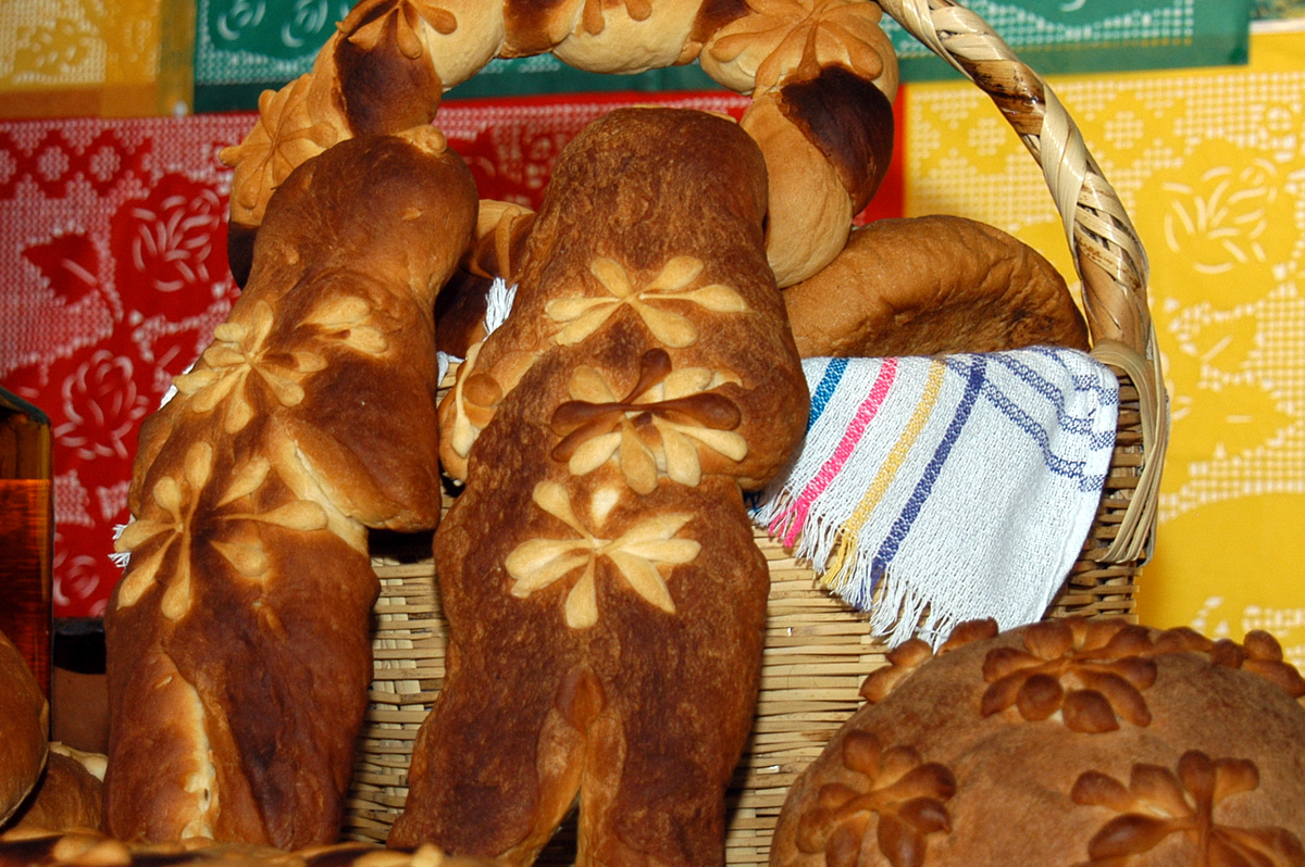 pan de muerto ánimas