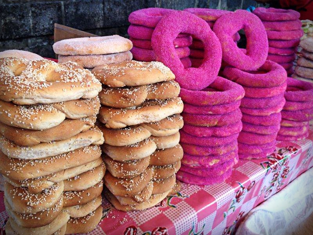 golletes, pan de muerto en forma de rosca