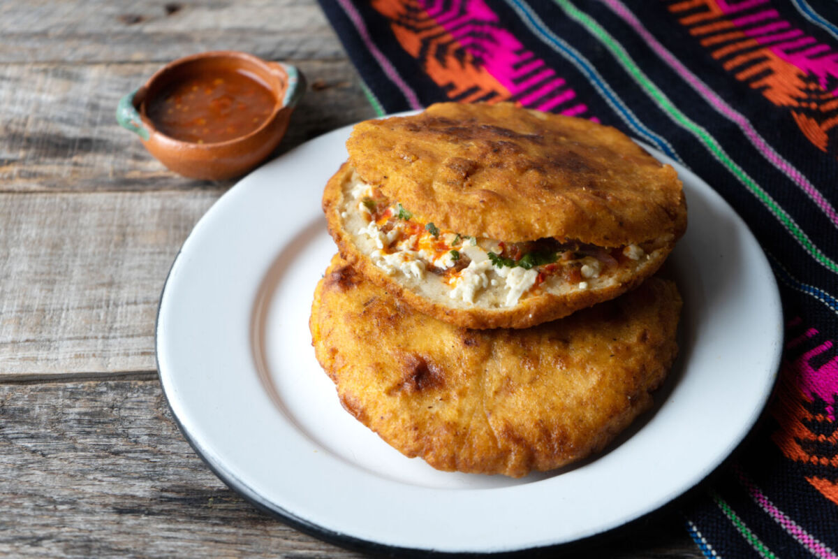 En Ahualulco de Mercado es muy común comer gorditas horneadas con hongos de azote