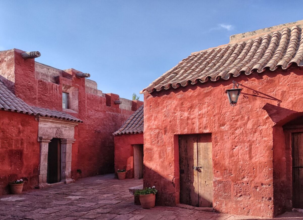 Qué hacer en dos días en Arequipa, la ‘ciudad blanca’ en las faldas de los volcanes de Perú
