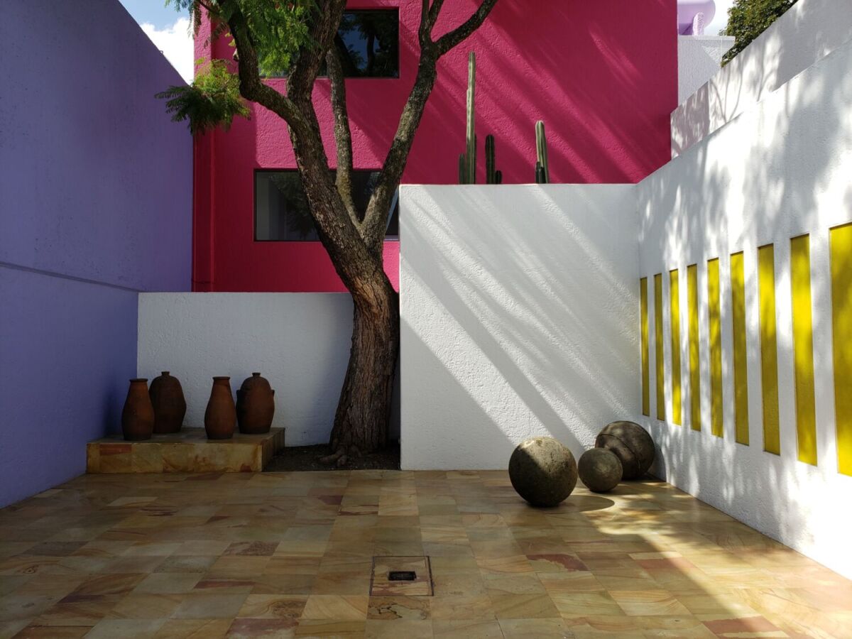Patio central de la Casa Gilardi de Luis Barragán