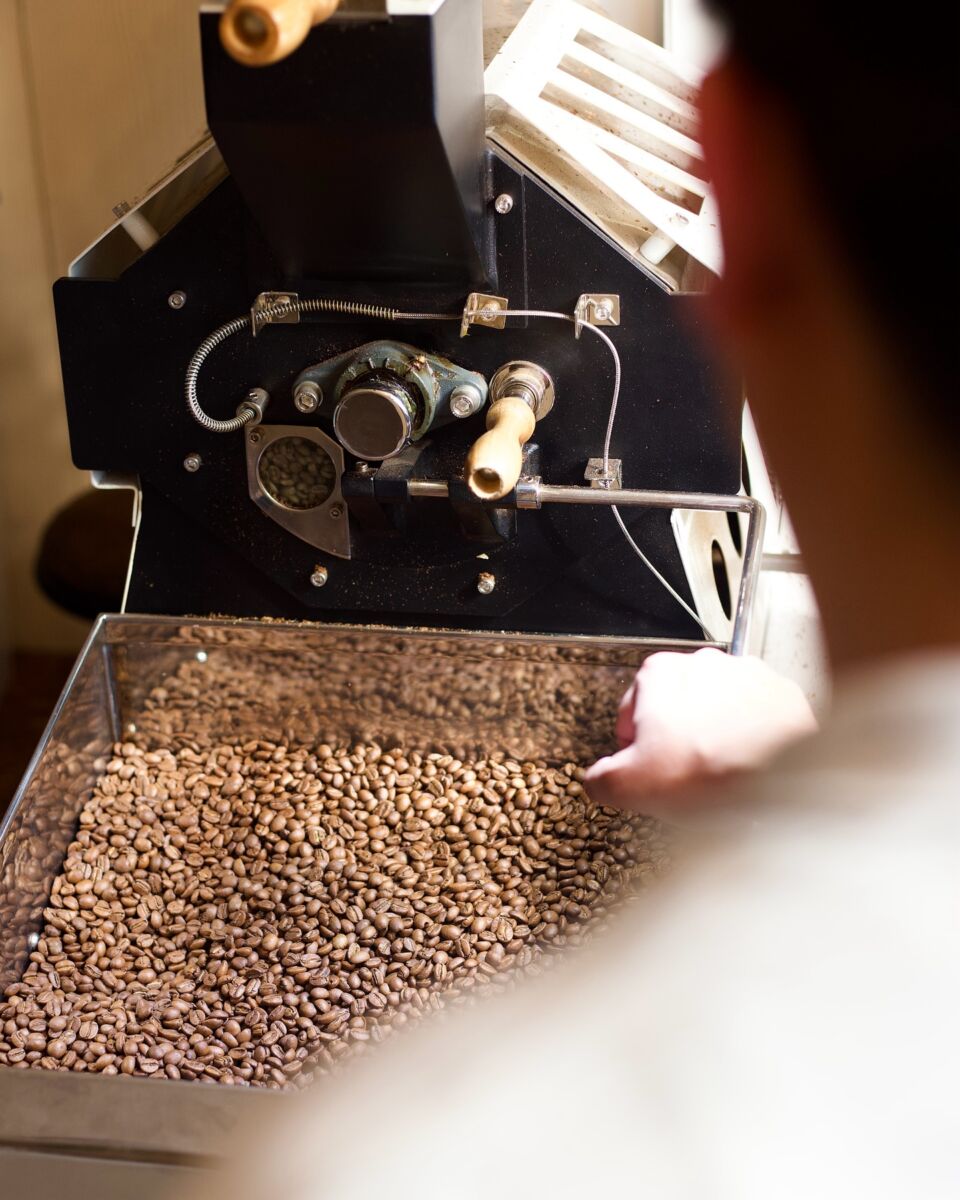 En Expendio de Café tuestan el grano en casa