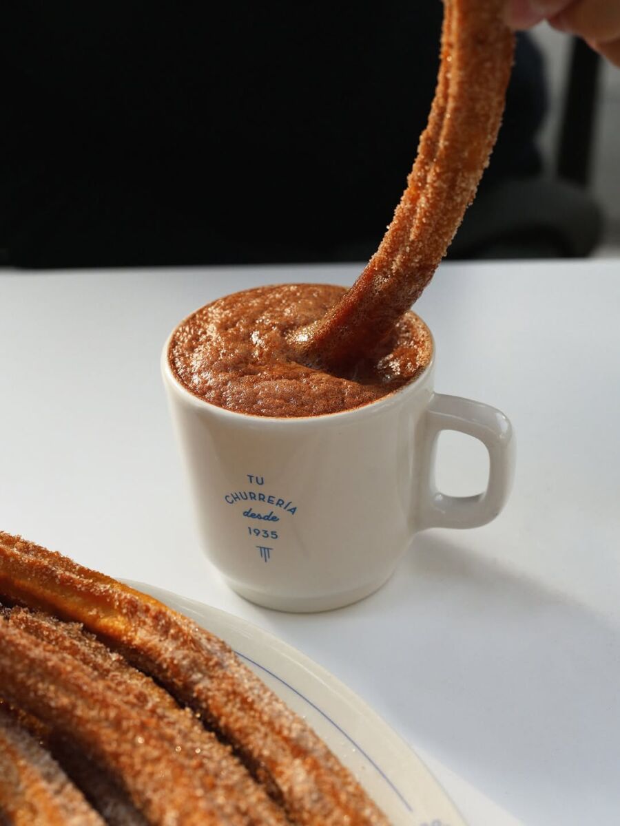 Churros con chocolate caliente 